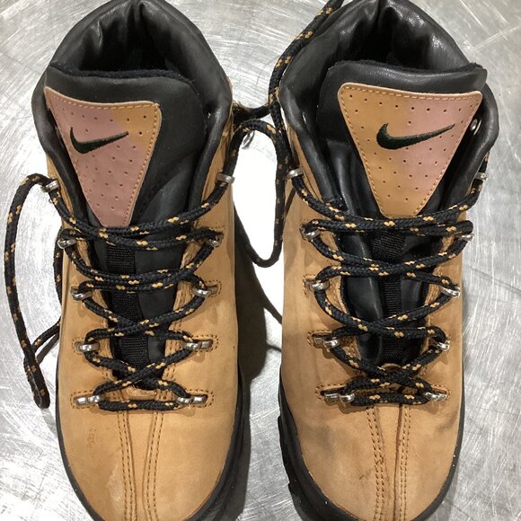 Nike Hiking Boots – Brown - Picture 1 of 5